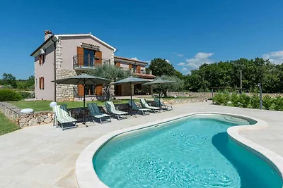 Villa mit Klimaanlage und Pool