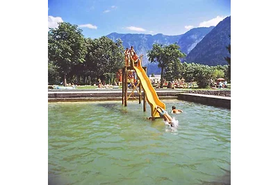 Chalet mit Hallenbad, Wellness und Kinderspie