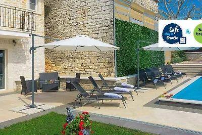 Villa mit Pool
