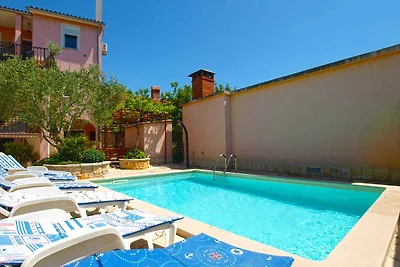 Ferienhaus mit Pool und Klimaanlage