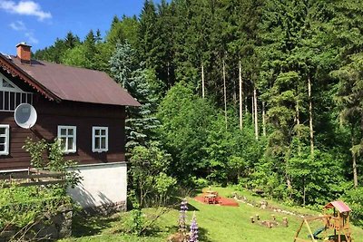 Berghütte mit Bademöglichkeit, Spielplatz und