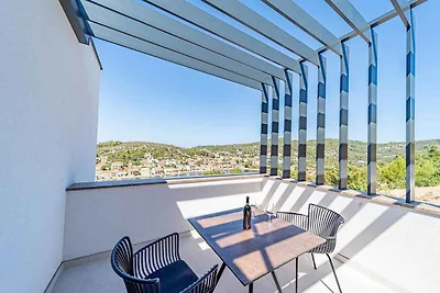 Villa mit Pool und Meerblick