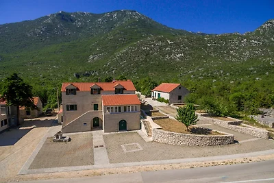 Villa mit Aussenpool
