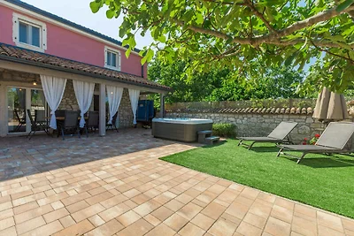 Vakantiehuis Ontspannende vakantie Dračevac