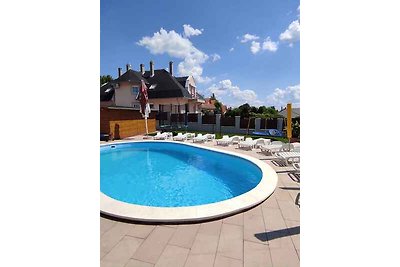 Ferienwohnung mit beheiztem Pool und Internet