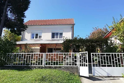 Ferienhaus mit Terrasse und Garten