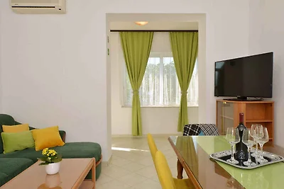 Ferienwohnung mit Terrasse, 10 m vom Meer