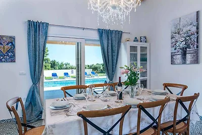 Villa mit Pool und Klimaanlage