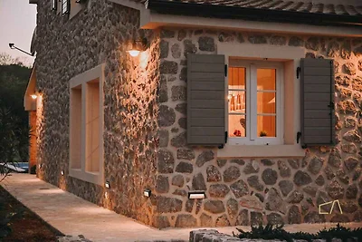Villa mit Pool und Klimaanlage