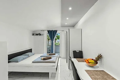 Studio mit Balkon und Pool