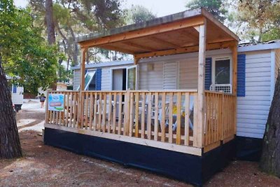 Mobilehome mit Klimaanlage und halbüberdachte