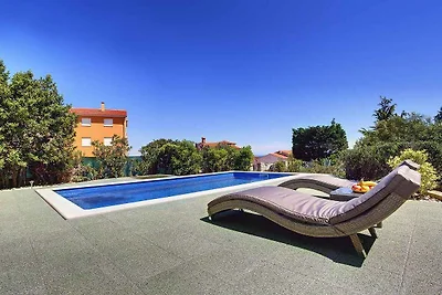 Villa mit Pool und Grill