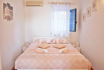 Ferienwohnung mit Terrasse und Klimaanage