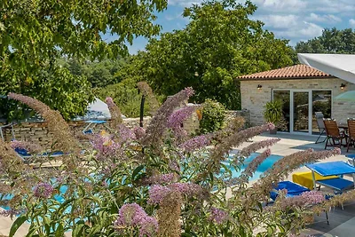 Authentische Steinvilla mit privatem Pool in 