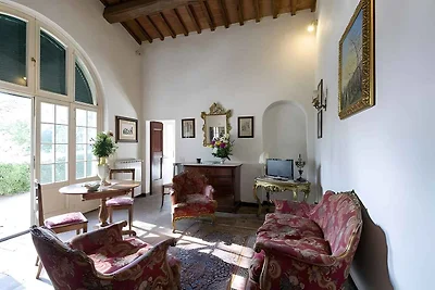 Ferienhaus umgeben von Olivenhaien und