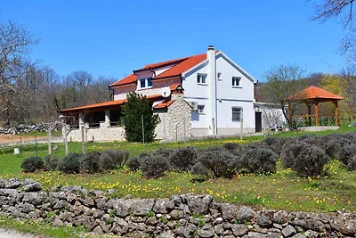Villa mit Pool und Grillterrasse