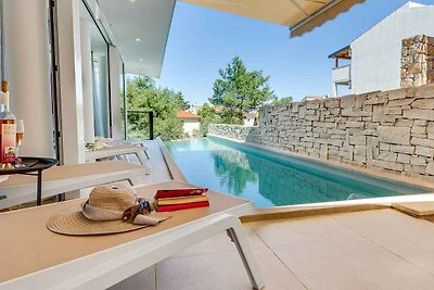 Villa mit Pool und Jacuzzi