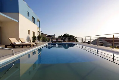 Villa mit Meerblick und Pool