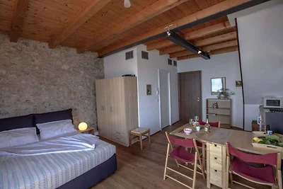 Studio rustikal eingerichtet, mit Blick auf S