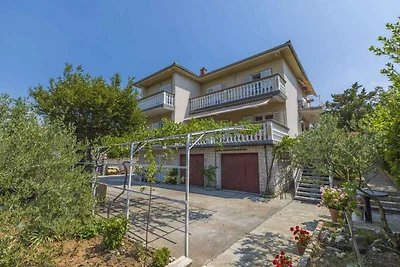 Ferienwohnung mit Terrasse und Parkplatz