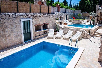 Ferienhaus für 24 Personen mit 2 Aussenpool