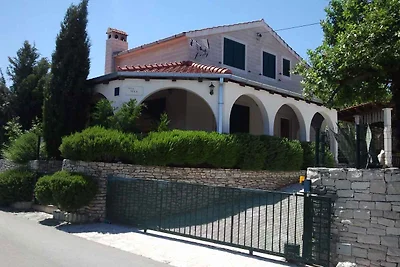 Villa mit Pool und Klimaanlage