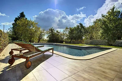 Villa mit Garten und Pool