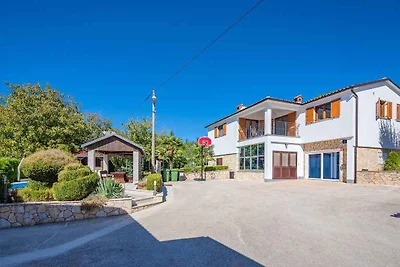 Ferienhaus mit Pool und Klimaanlage