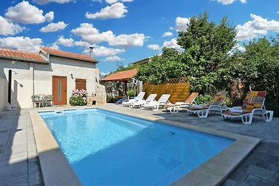 Ferienwohnung mit Pool, Grill und Wlan