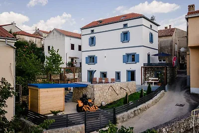 Villa mit Meerblick, Wellnessbereich und Pool