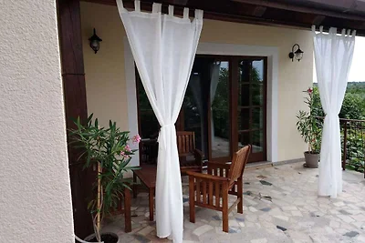 Ferienhaus mit Garten und Grill