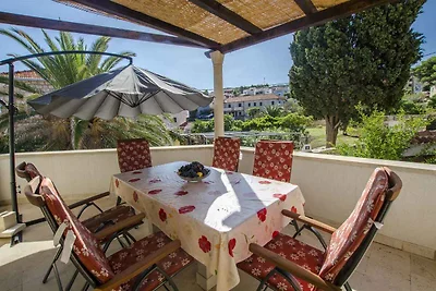 Ferienwohnung mit Terrasse und Grill