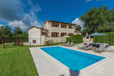 Villa mit Pool und Whirpool