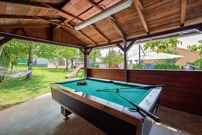 Ferienhaus mit Pool und Klimaanlage