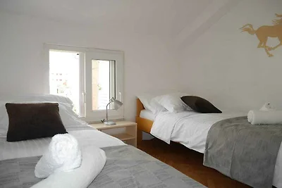 Apartment mit zwei Schlafzimmern im zweiten S