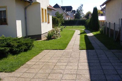 Ferienwohnung mit Terrasse und Garten