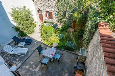 Ferienhaus mit Garten und Klimaanlage