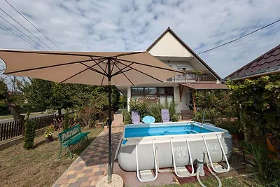 Ferienwohnung mit Aussenpool , Terrasse und
