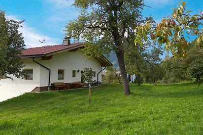 Ferienhaus mit Balkon und Garten