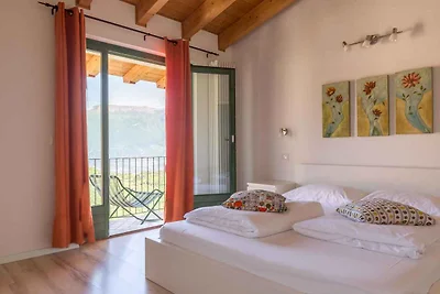 Ferienwohnung mit Terrasse und Seeblick