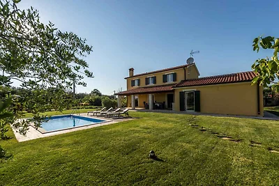 Villa mit Pool und Klimaanlage