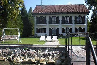 Ferienhaus mit eigenem Steg direkt am Ufer