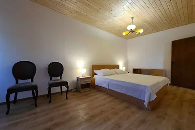 Ferienhaus mit Garten und Klimaanlage