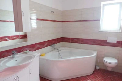 Ferienwohnung mit Pool und Meerausblick