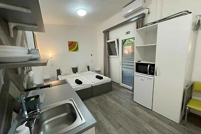 Studio in Wassernähe mit Klimaanlage, WLAN un