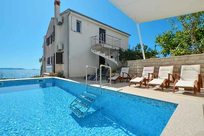 Ferienwohnung mit Pool und Meerblick