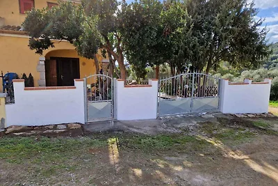 Ferienhaus mit Garten und Klimaanlage