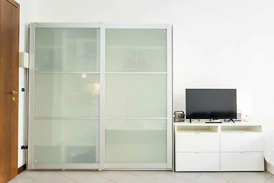 Studio mit Klimaanlage und Balkon