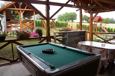 Ferienwohnung mit Kinderspielplatz und Pool