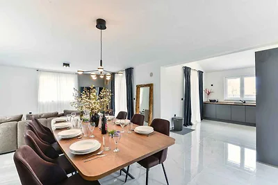Villa mit Pool und Grill